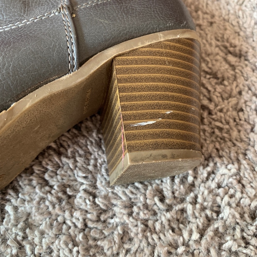 Boots - Picture 4 of 6